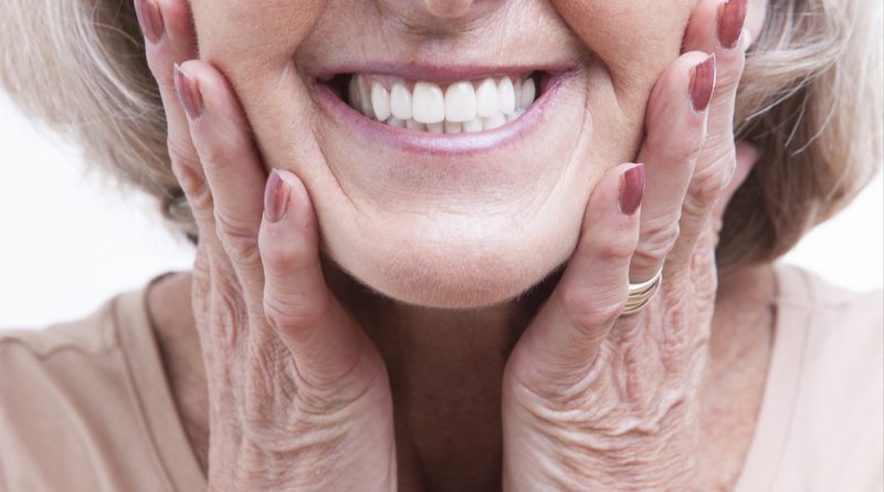 7 Important Advantages of Wearing Dentures