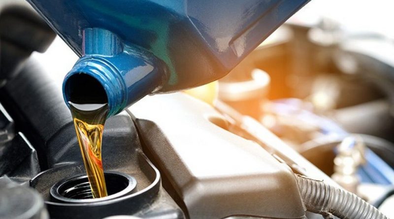 Five Reasons to Choose Synthetic Motor Oil For Your Car