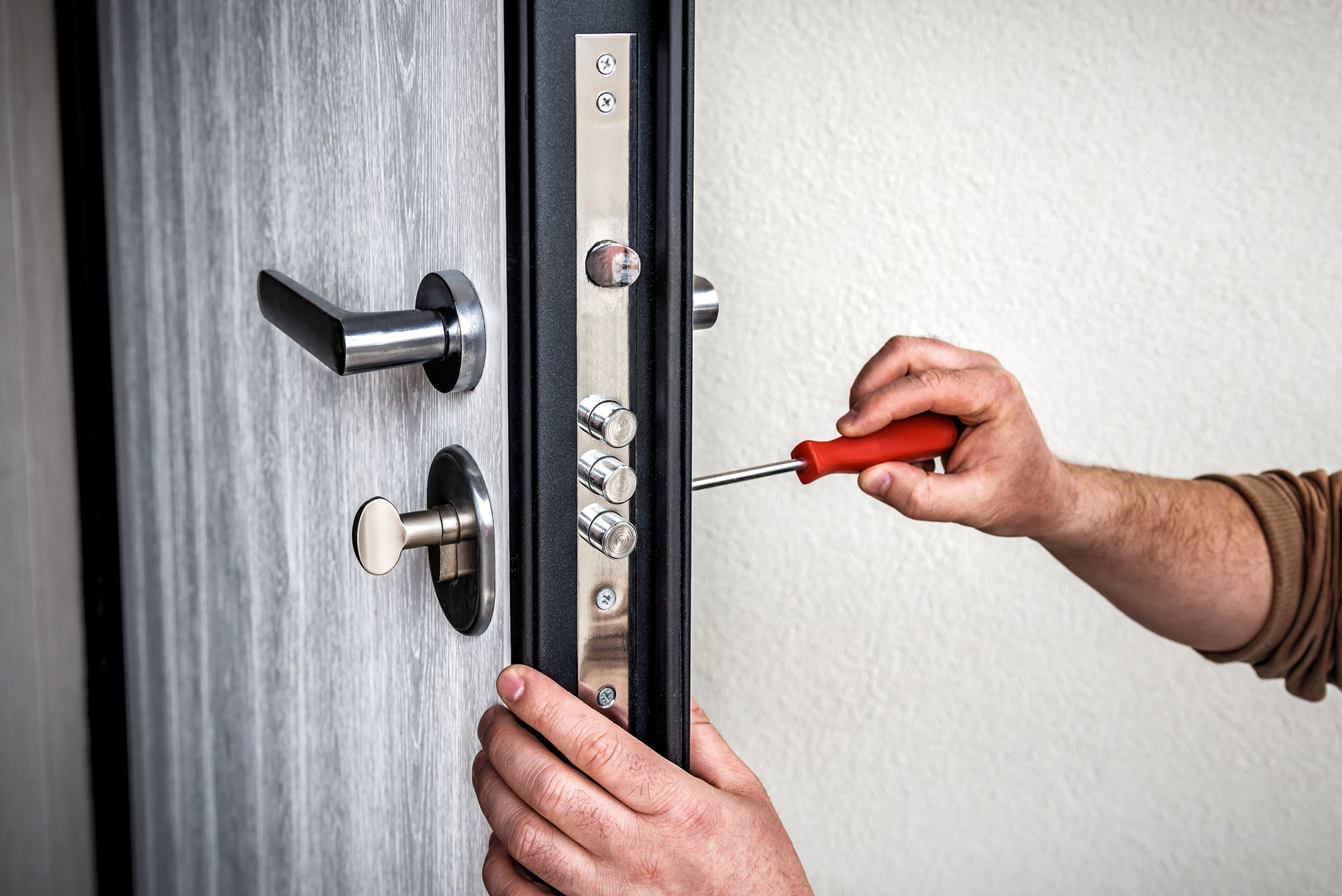 How to Pick the Right Locksmith Kansas City for Emergency Services