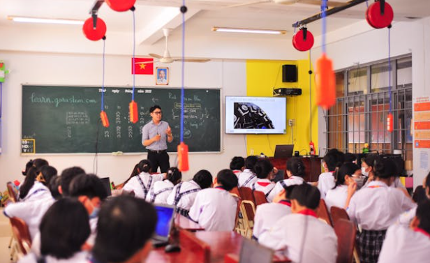 How Online International Schools Prepare Students for a Global Future