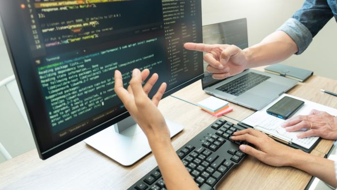 Top 10 Benefits of Hiring a Custom Software Development Company