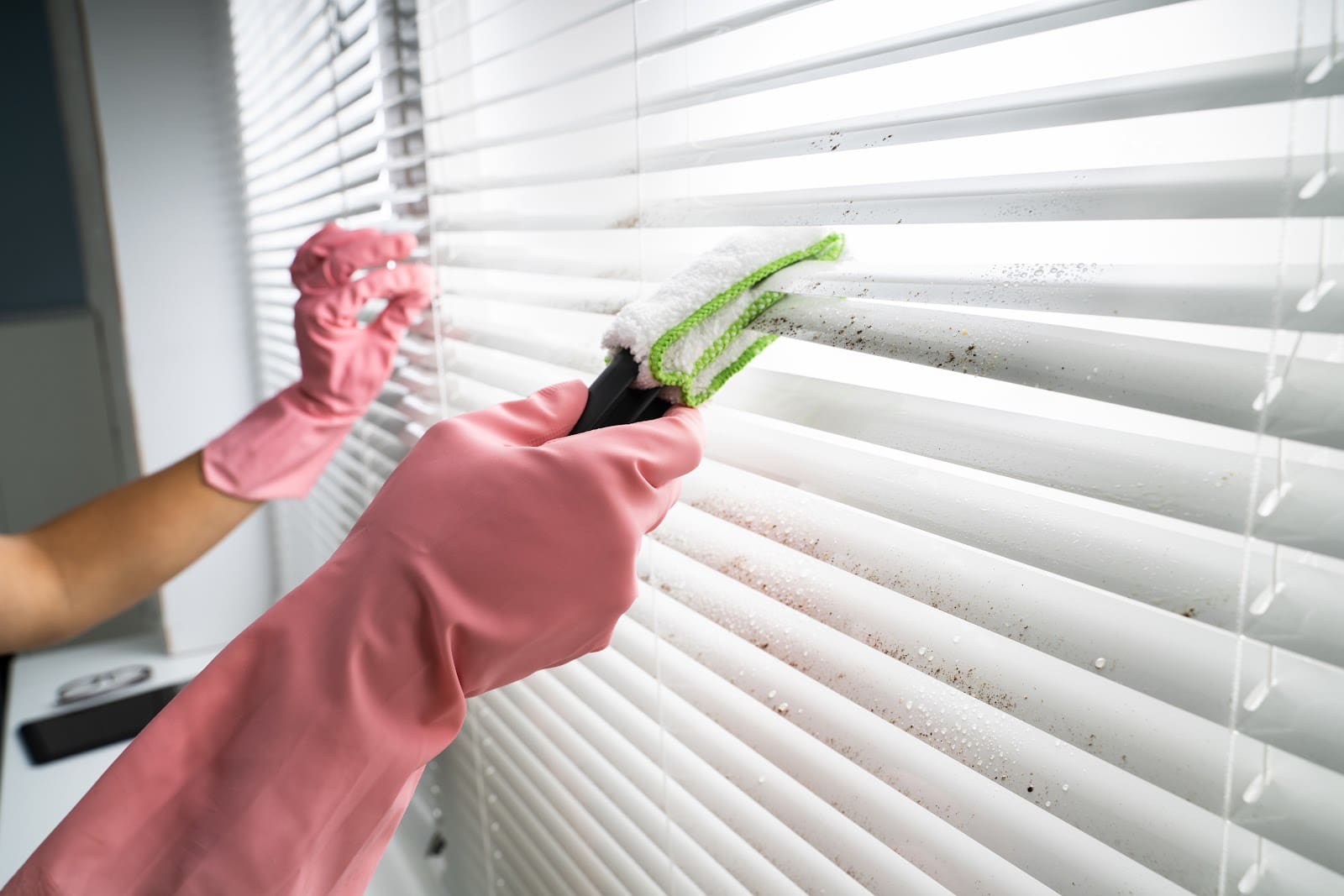 Ultimate Guide to Cleaning and Maintaining Venetian Blinds