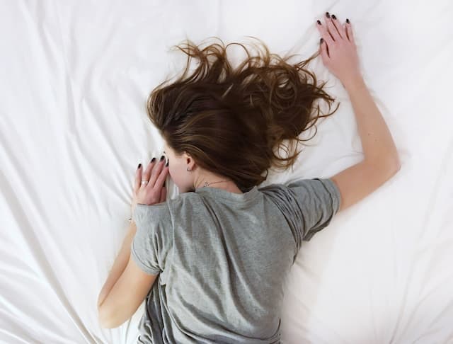 Unlock Sweet Slumber: 5 Natural Ways to Beat Insomnia