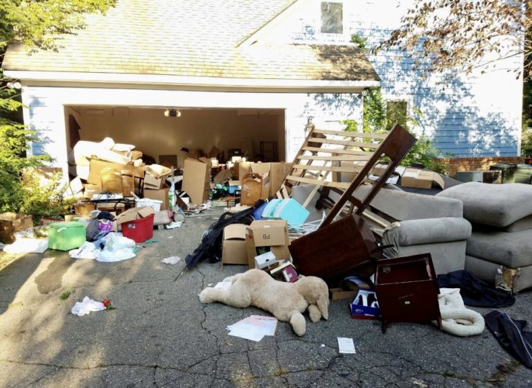 Top Hoarder Cleanout Livonia Services