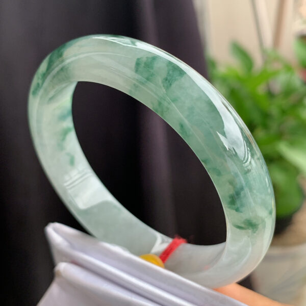 jade bracelet