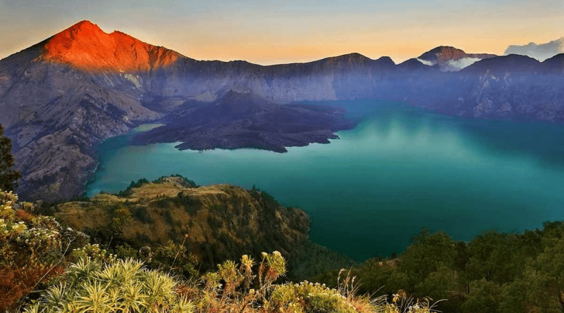 Trekking Mount Rinjani and Lombok Volcano