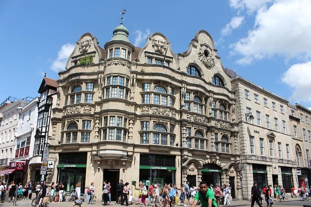 What do You Experience on a Guided Walking Tour?