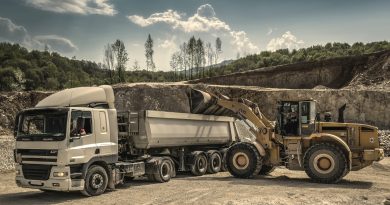 How to Easily Mitigate Challenges While Moving Heavy Equipment?